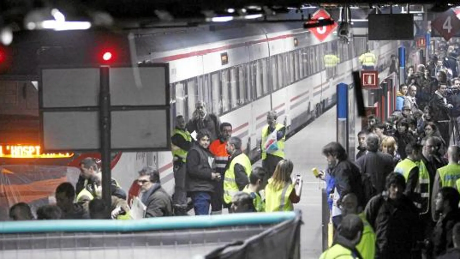 Un tren de Cercanías embiste a un Talgo y causa al menos 25 heridos