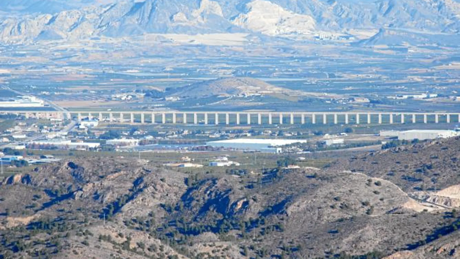 El acueducto del Tajo-Segura en el límite entre la Región de Murcia y Alicante