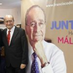 El presidente del PP andaluz, Javier Arenas (i) y el alcalde de Málaga, Francisco de la Torre