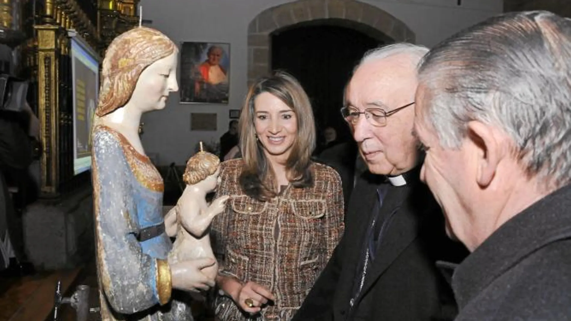 La imagen de la Virgen de la Fuencisla regresa sana y salva a su casa de Segovia