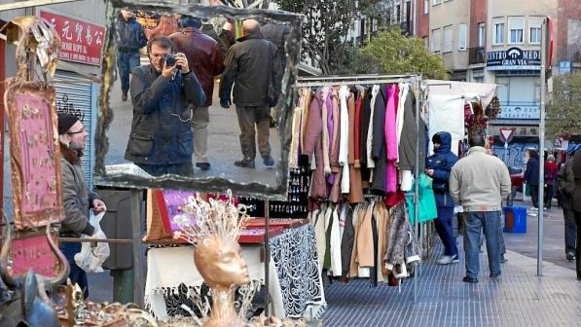 Canalda reflejado en el espejo en una imagen que realizó él mismo y que se puede ver en su blog