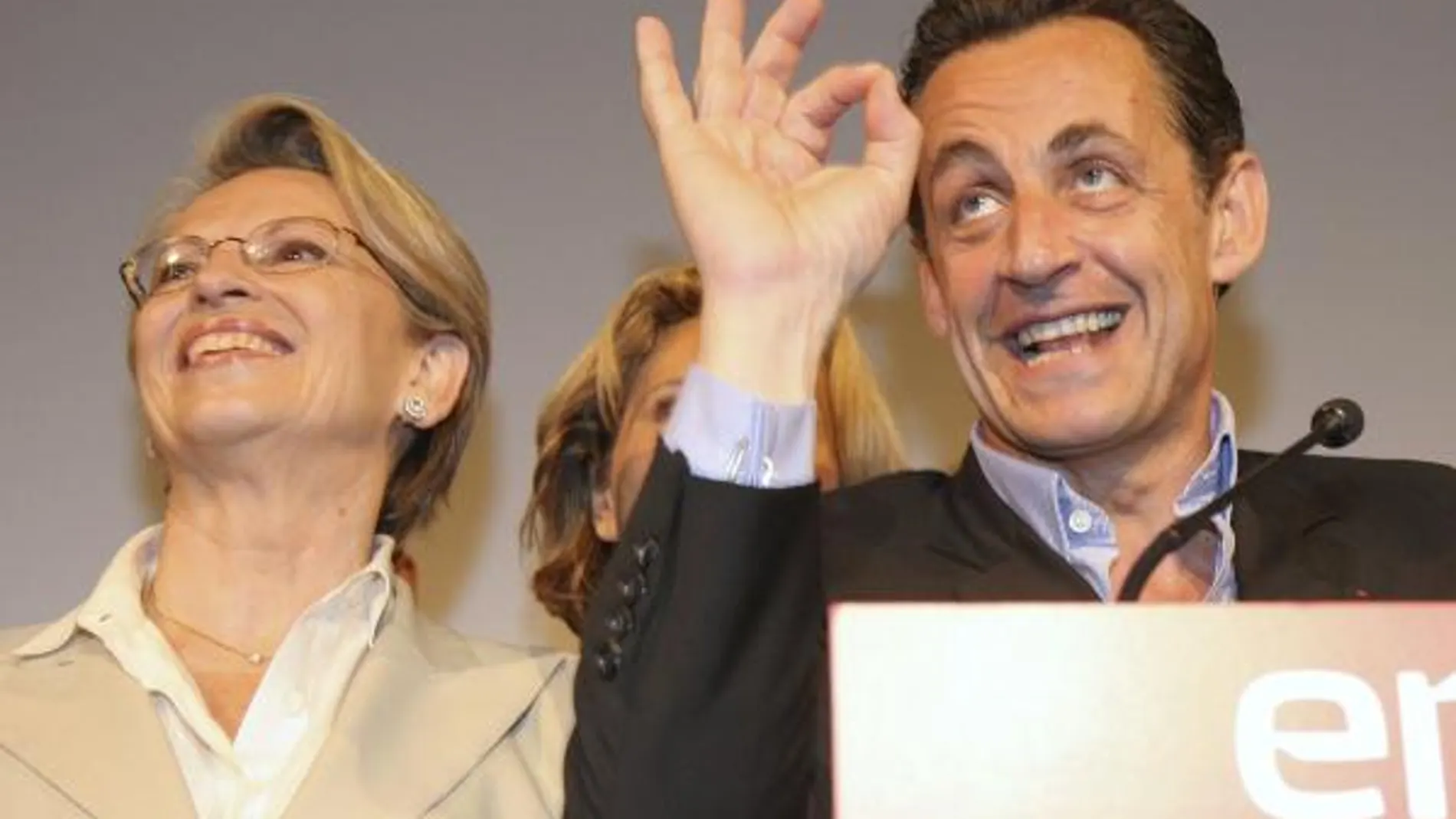 Michèle Alliot-Marie junto a Sarkozy, en una imagen de archivo