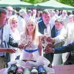 El consejero de Fomento y Medio Ambiente, Antonio Silván, y María Lafuente inauguran la Feria del Vino