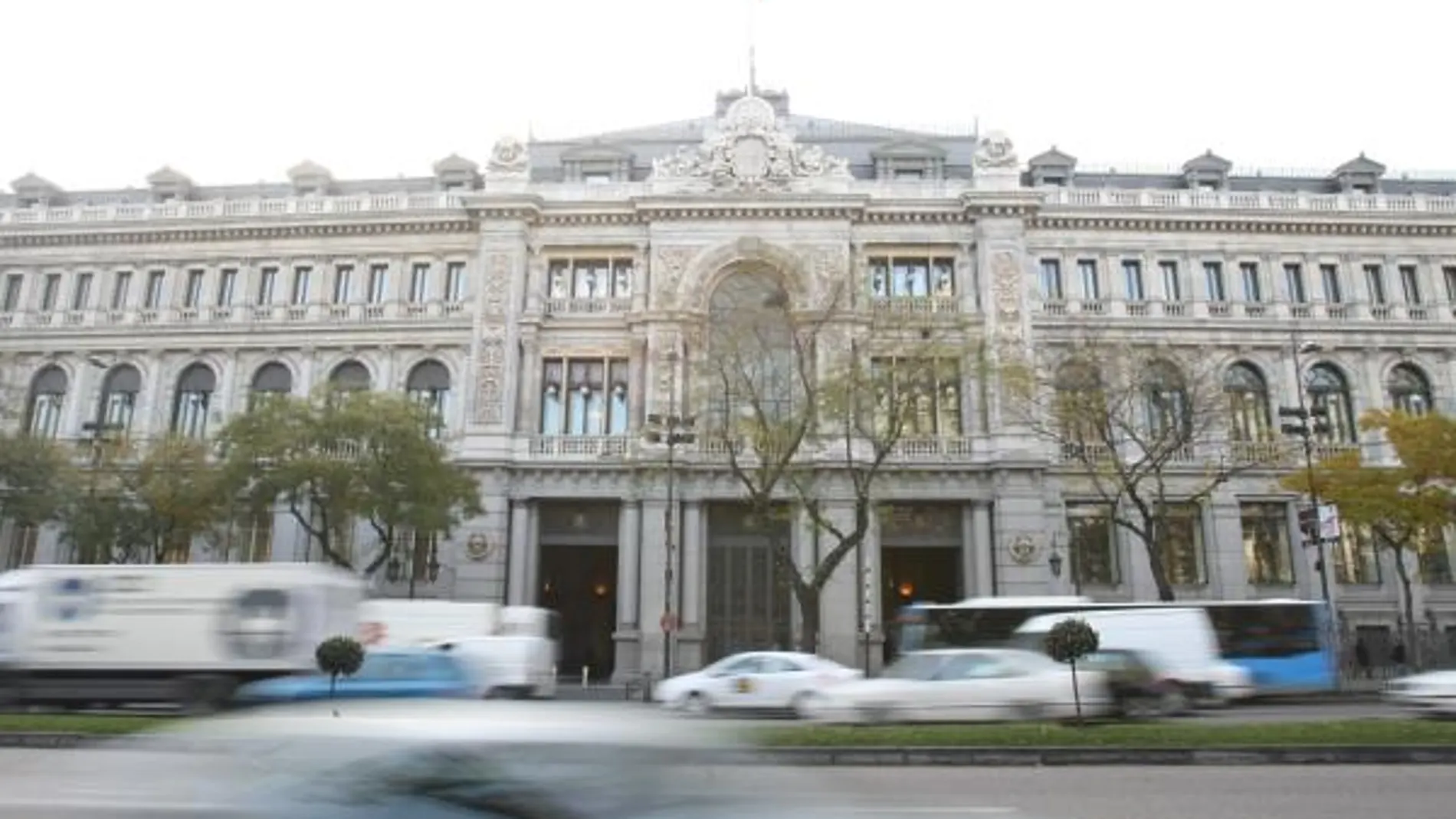 El ahorro familiar bajó 4,9 puntos en 2010 hasta el 13,1 % de su renta
