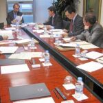 El consejero de Universidades, Empresa e Investigación de la Comunidad Autónoma de la Región de Murcia, Salvador Marín (centro), presidió el último Patronato de la Fundación Séneca