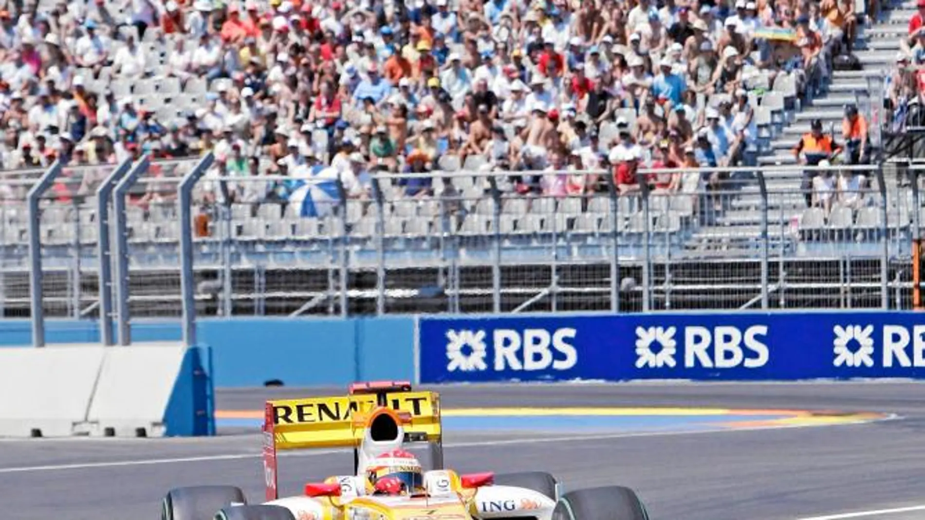 Imagen de un momento de la carrera del Gran Premio de Europa que recorre cada año las calles de la capital valenciana