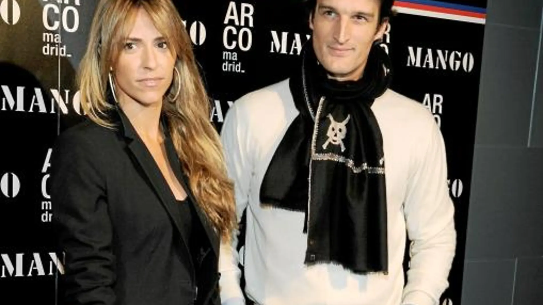 Rafael Medina, junto a su novia, Laura Vecino