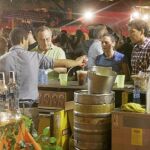 Las Fiestas de la Paloma de este año han desatado las críticas de los dueños de las barras de la Latina por una supuesta competencia desleal en tiempos de crisis