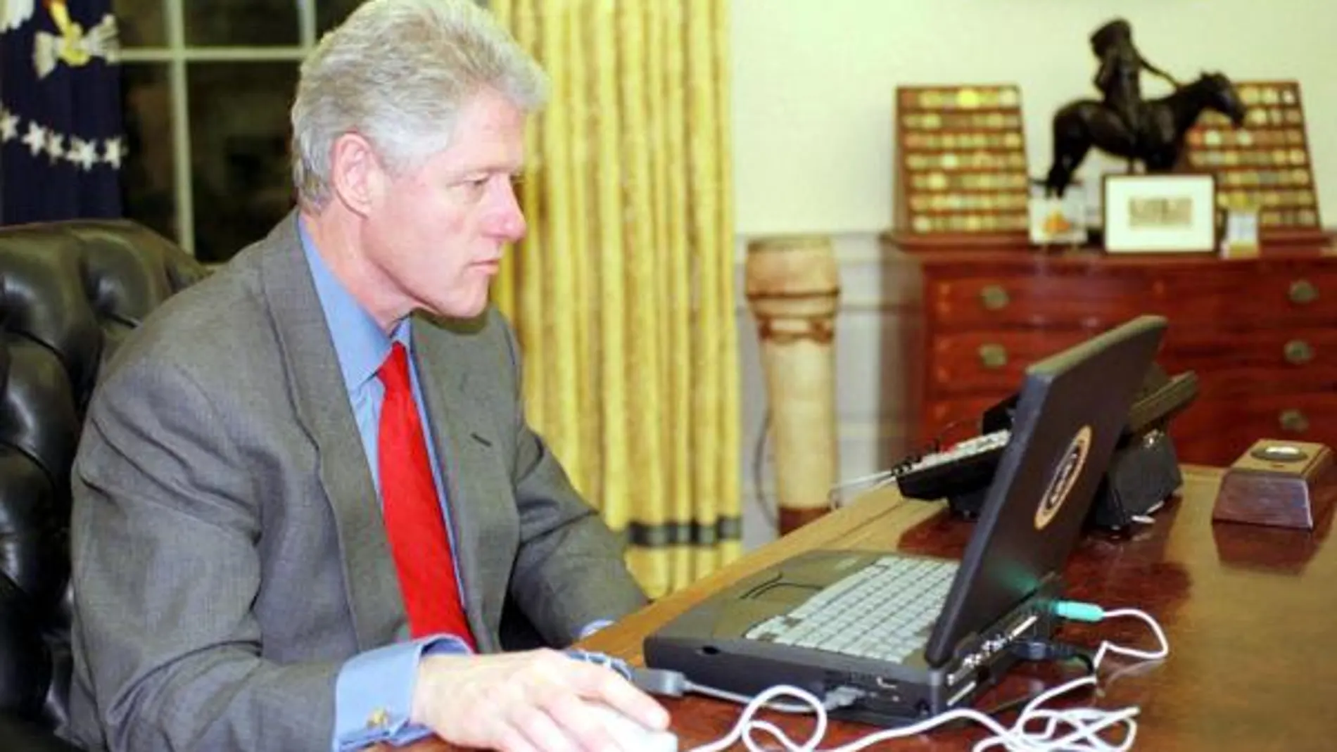 El presidente Clinton solo envió dos correos electrónicos