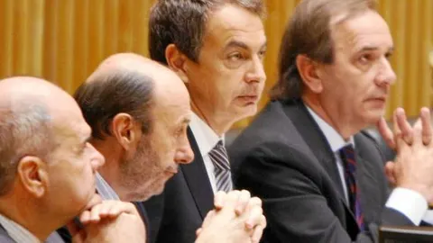 Zapatero, que ensalzó el paso dado por la izquierda abertzale, no dudó en cargar contra el PP por su postura en este casoZapatero, que ensalzó el paso dado por la izquierda abertzale, no dudó en cargar contra el PP por su postura en este caso