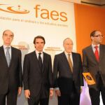 Aznar define la política energética del Gobierno de «juego de pegatinas»