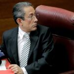 Ángel Luna, ayer, sentado en su escaño de las Cortes Valencianas