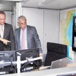 Fabra visitó ayer el Centro de Coordinación de Emergencias de l'Eliana junto a Serafín Castellano