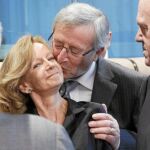 Juncker besa a Salgado en presencia de Giulio Tremonti y Michael Noonan