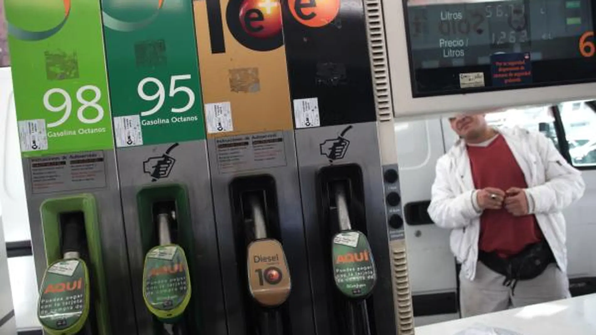 La gasolina marca un nuevo récord tras encarecerse un 1,9 % en una semana