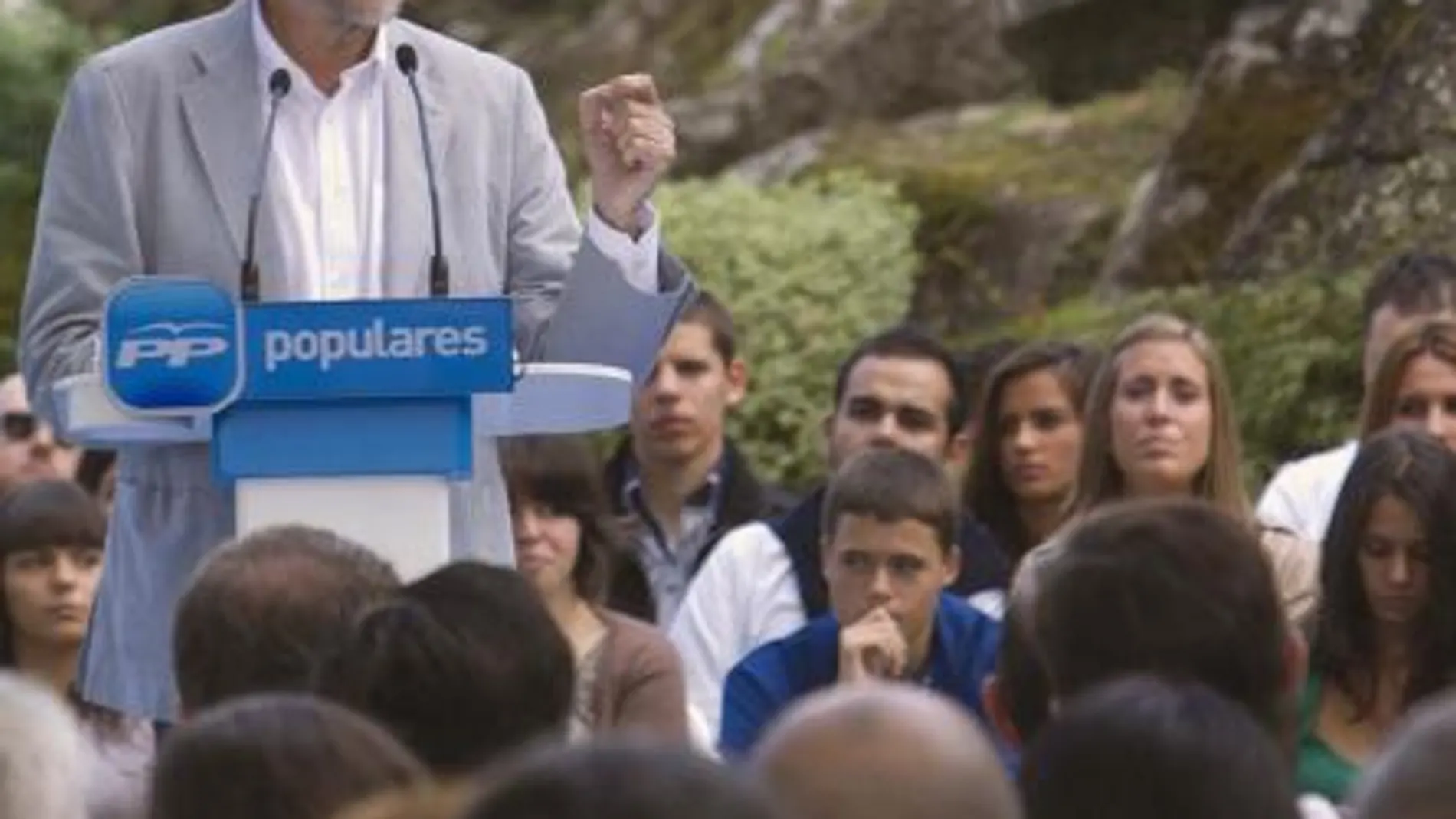 Rajoy promete diálogo para superar la «gran encrucijada histórica» de España