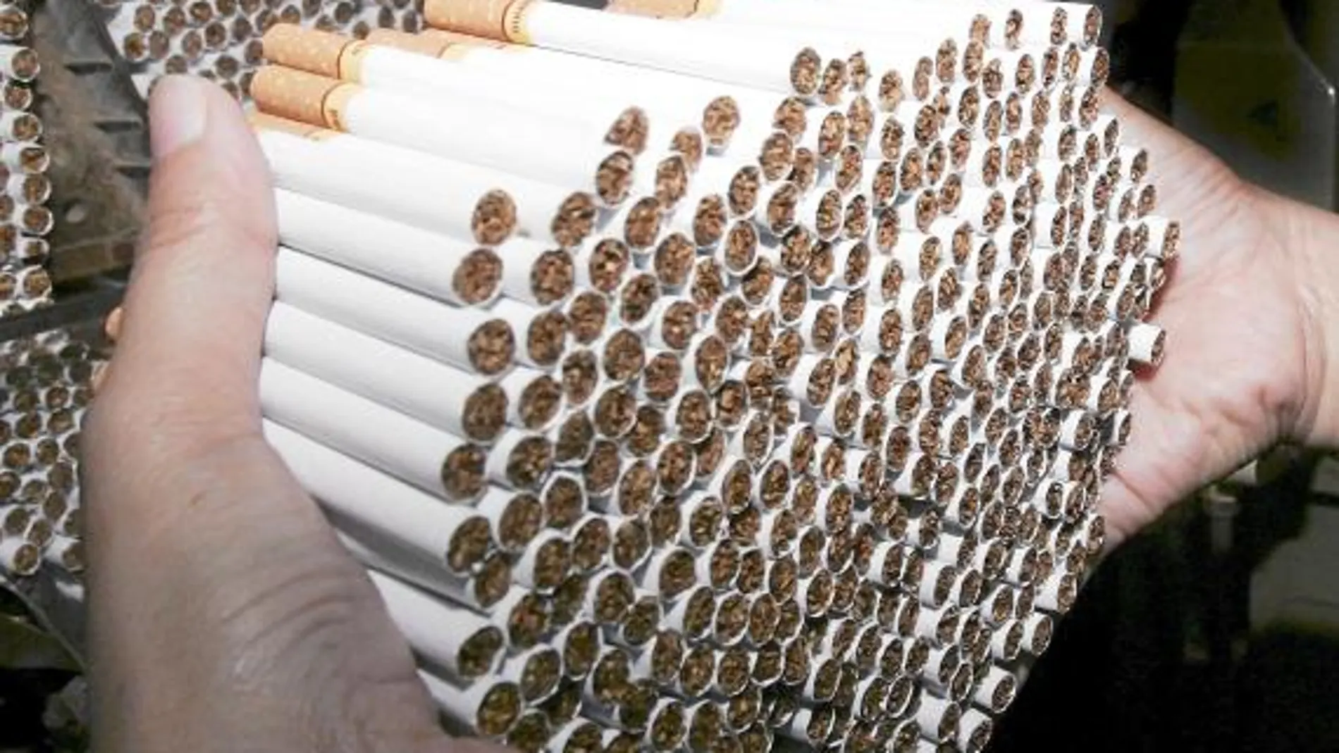Con la entrada en vigor de la nueva ley antitabaco, el consumo de cigarrillos ha descendido un 34 por ciento en sólo un mes