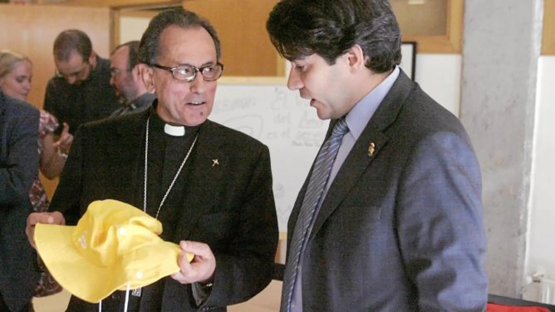El obispo de Getafe y el alcalde de Alcorcón valoran el equipo que reciben los jóvenes en esta Jornada