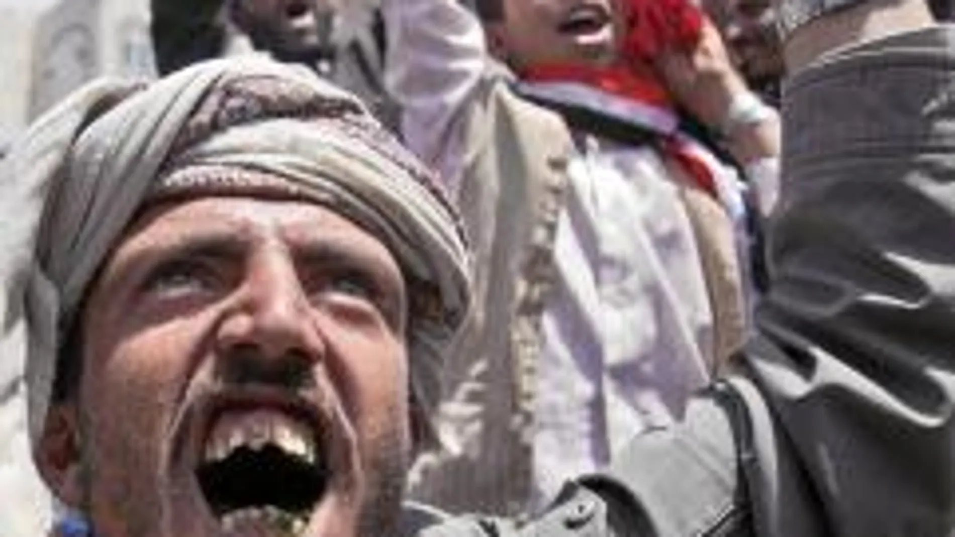 Los opositores desafiaron ayer la militarización de la capital para pedir la renuncia de Saleh