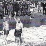 07 - marzo - 1966 Manuel Fraga se baña en la playa para acallar rumores