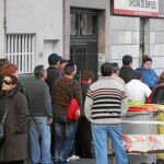 Los sindicatos consideran necesario prolongar la ayuda otros seis meses ante la elevada tasa de paro del país