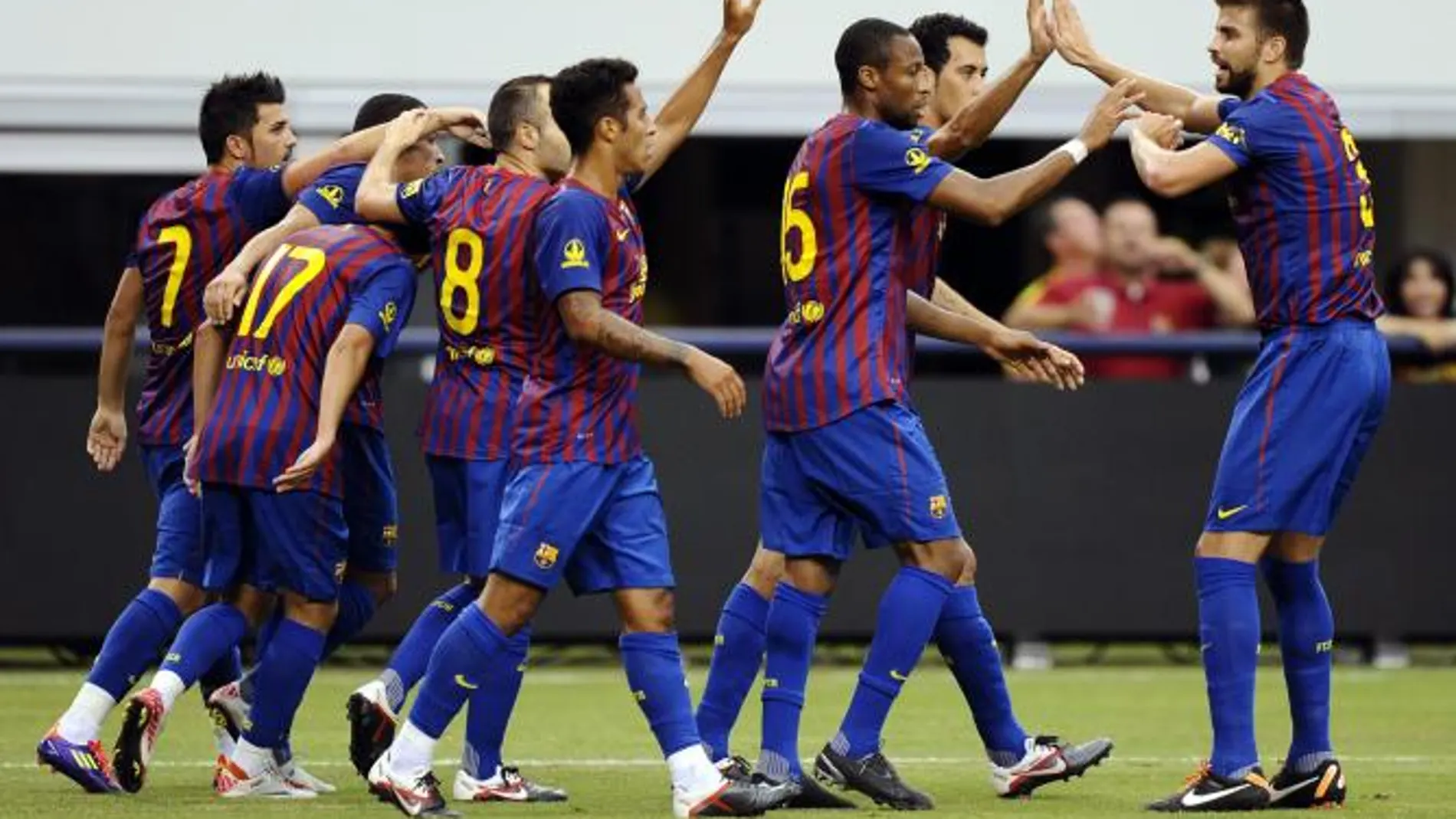 Los jugadores del FC Barcelona celebran un gol ante el América de México