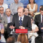 Alfredo Pérez Rubalcaba, ayer con los diputados y senadores del PSOE