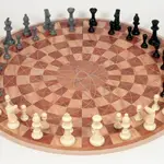  Una partida de ajedrez circular para tres jugadores