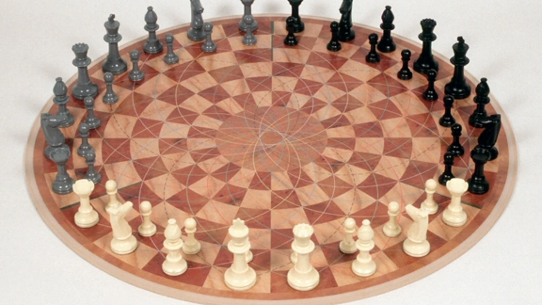 Una partida de ajedrez circular para tres jugadores