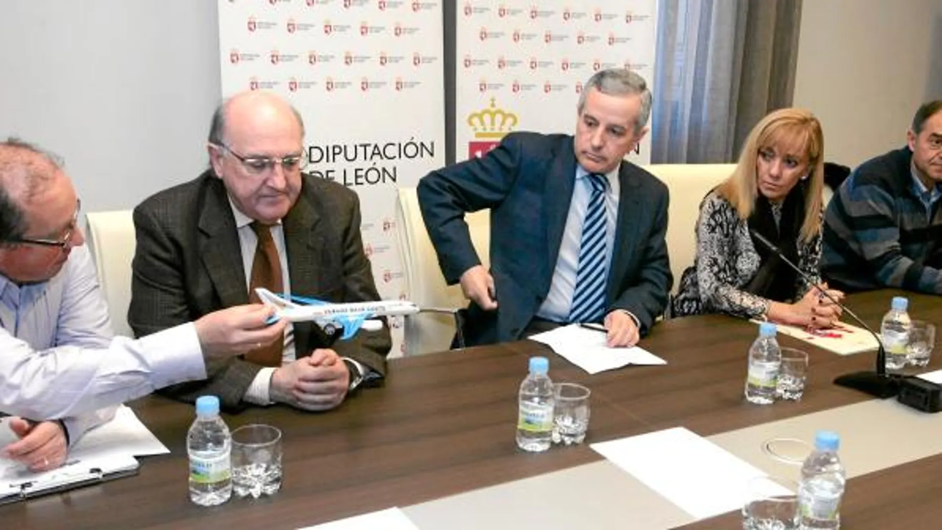 León reclama nuevos vuelos para el aeropuerto de La Virgen del Camino