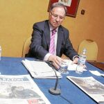 El secretario general de Manos Limpias, Miguel Bernad, en una reciente rueda de prensa en Sevilla