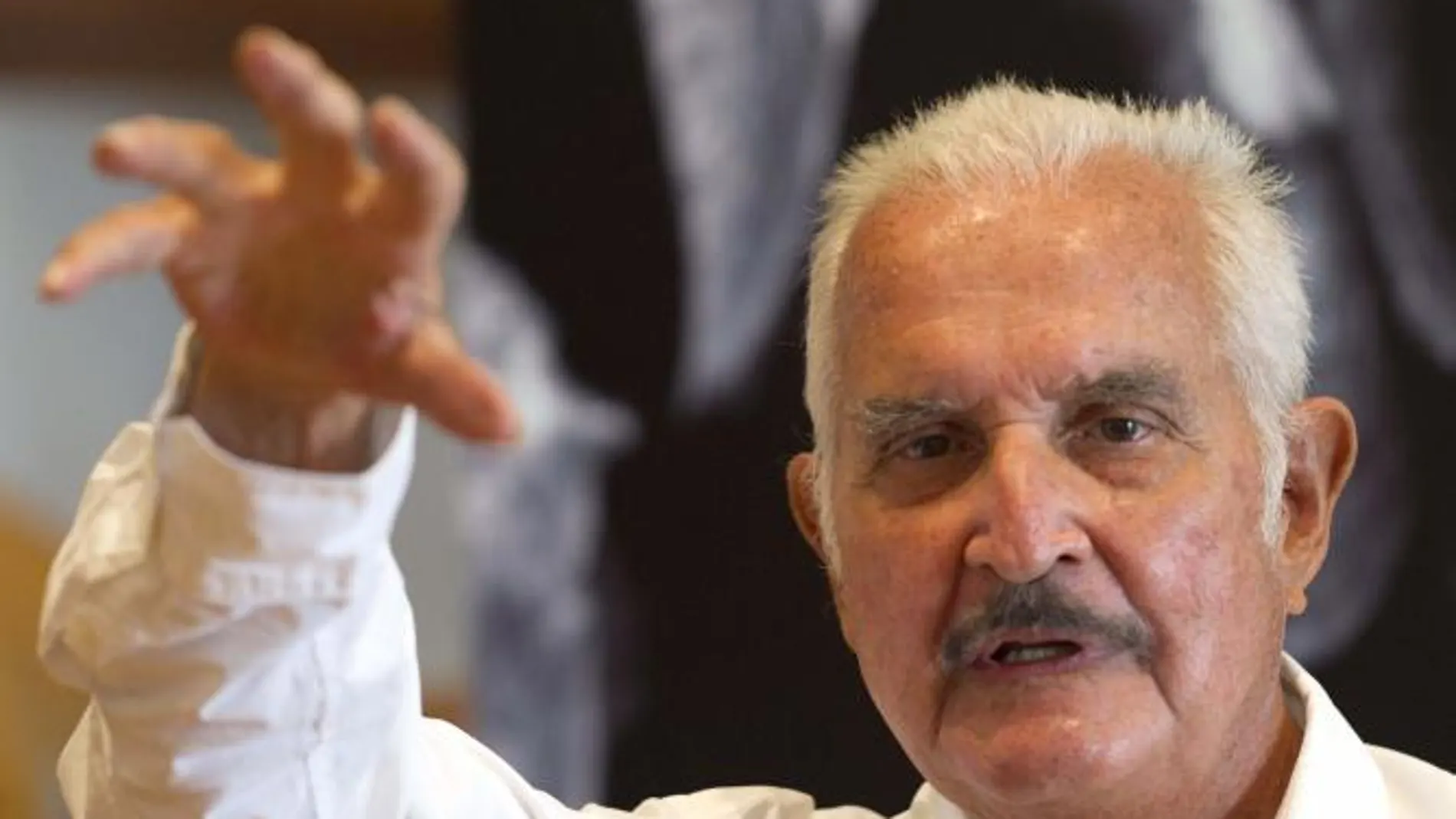 Carlos Fuentes publica «Carolina Grau», su regreso a la narrativa breve