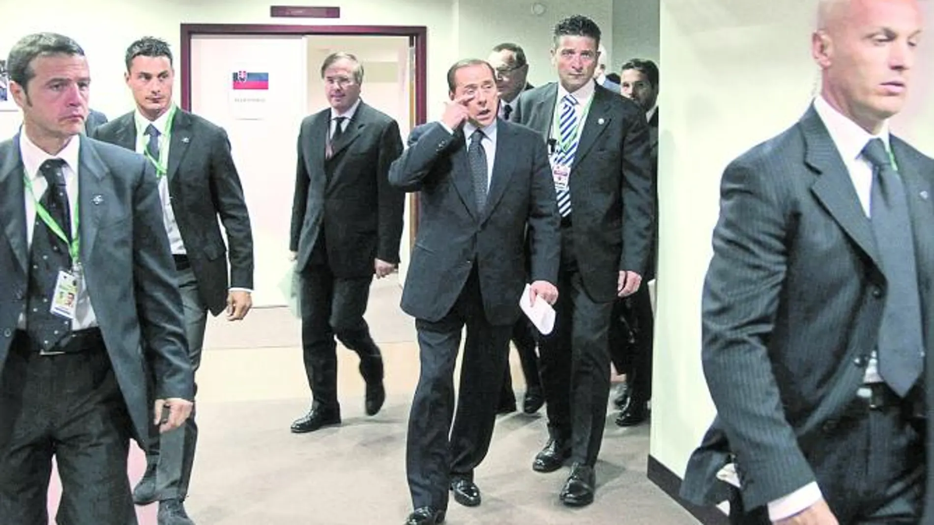Berlusconi ha sufrido dos graves reveses en las urnas en los últimos meses