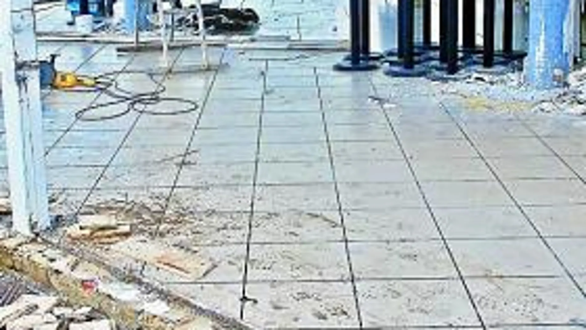 imagen de uno de los locales de la Malvarrosa que tuvo que derribar la terraza para cumplir la Ley.