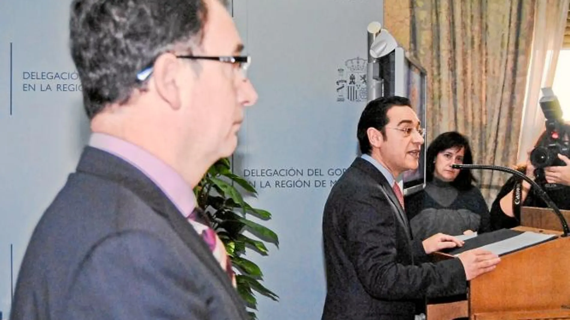 Ruiz afirma que el Gobierno sacará a la Región de la situación de crisis