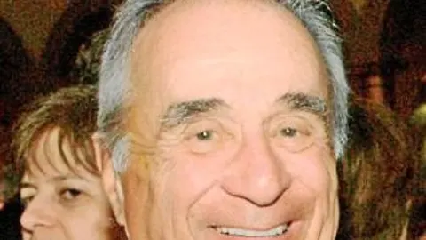 Sidney Harman está casado con una congresista demócrata