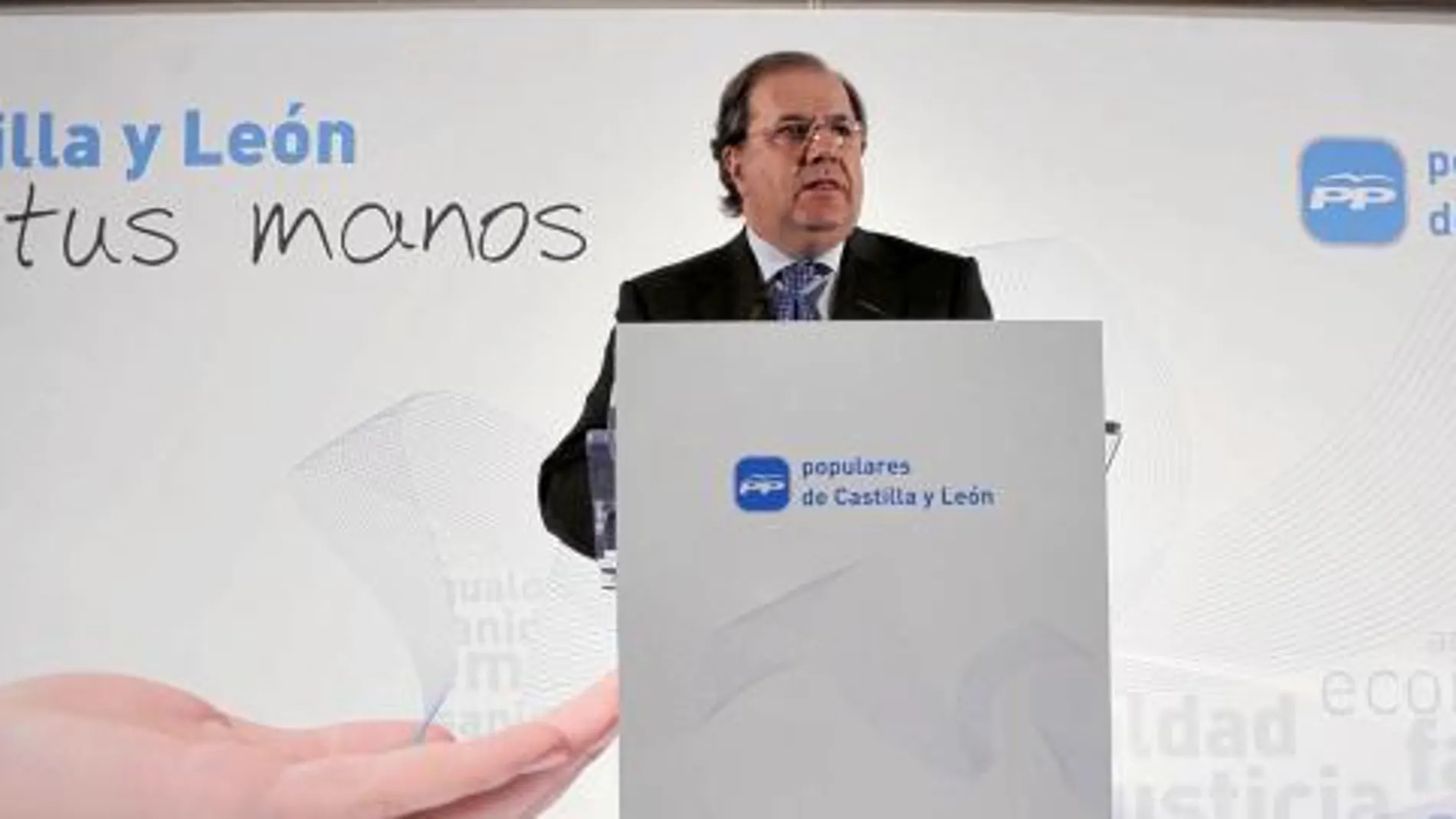El presidente del PP y de la Junta de Castilla y León, Juan Vicente Herrera, durante su intervención en el Hotel Cándido de Segovia
