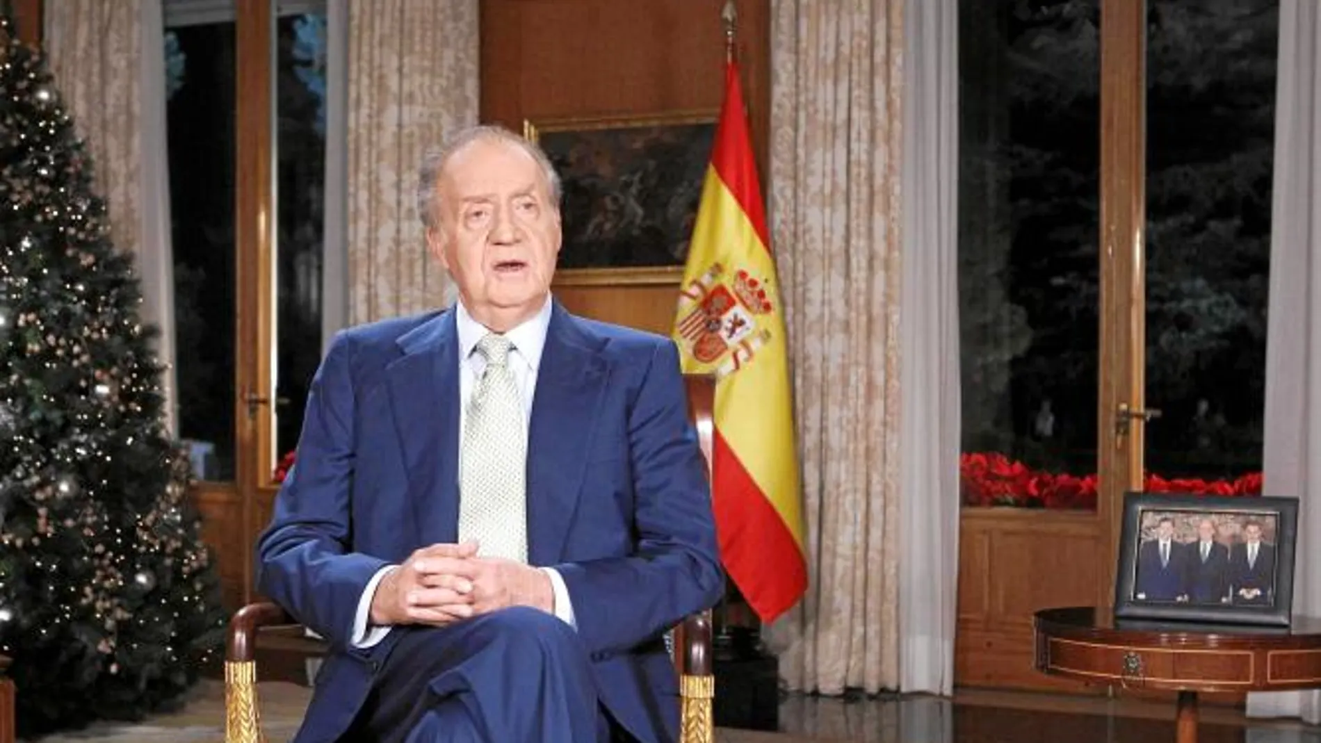 La foto de Su Majestad con Rajoy y Zapatero acompañó las palabras de Don Juan Carlos