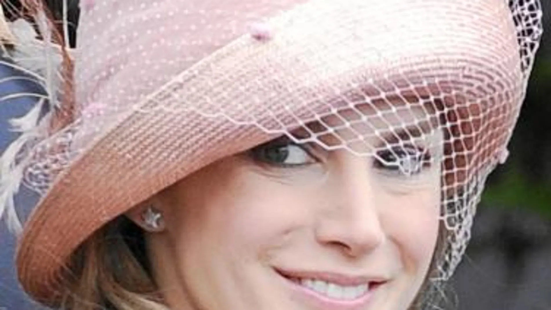 La marca de la princesa Letizia lució este precioso tocado de Pablo y Mayaya en la boda de Guillermo y Catalina
