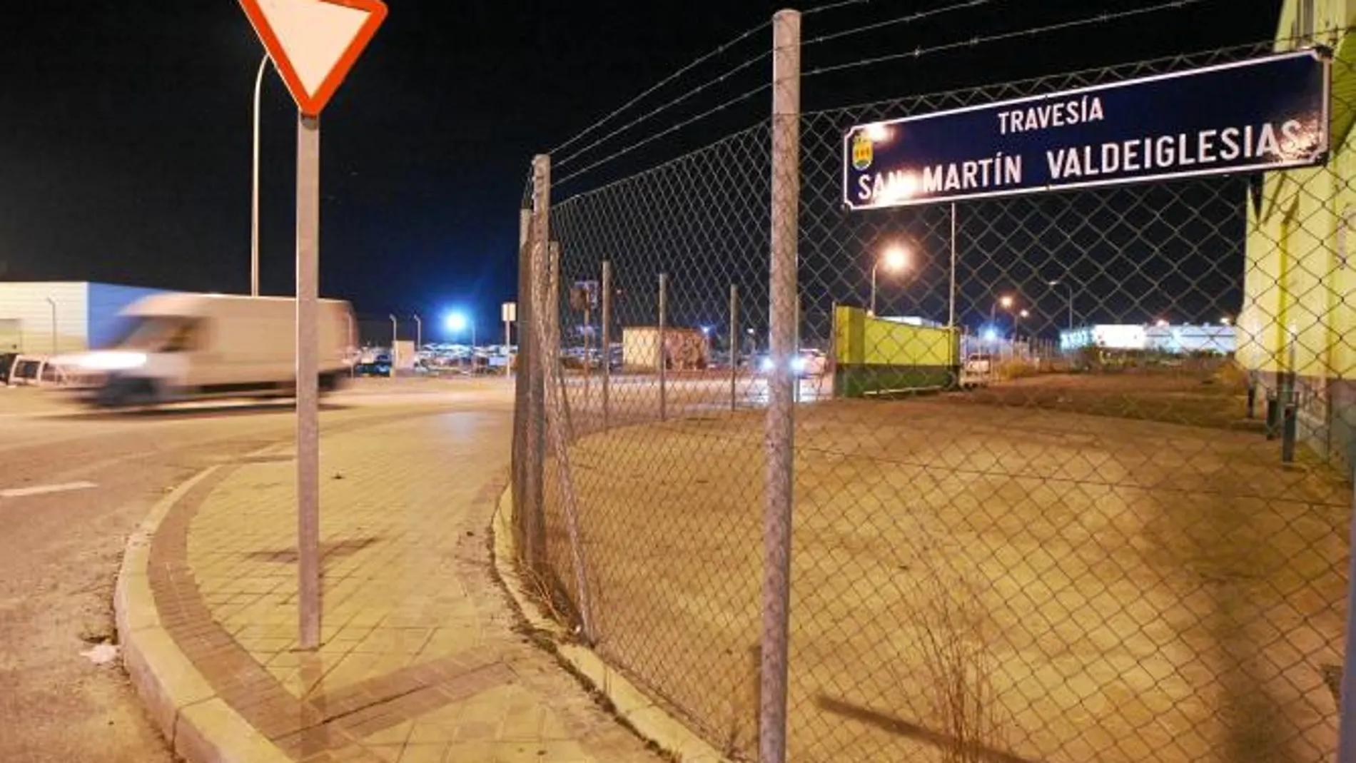 Los dos detenidos forzaron el portón de entrada de una nave del polígono «El Higueral» de Alcorcón