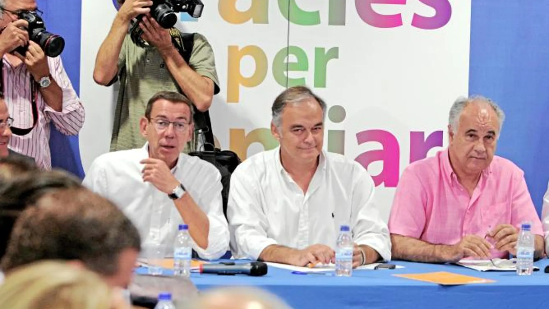 Clemente, Pons y Blasco durante la reunión del comité de campaña