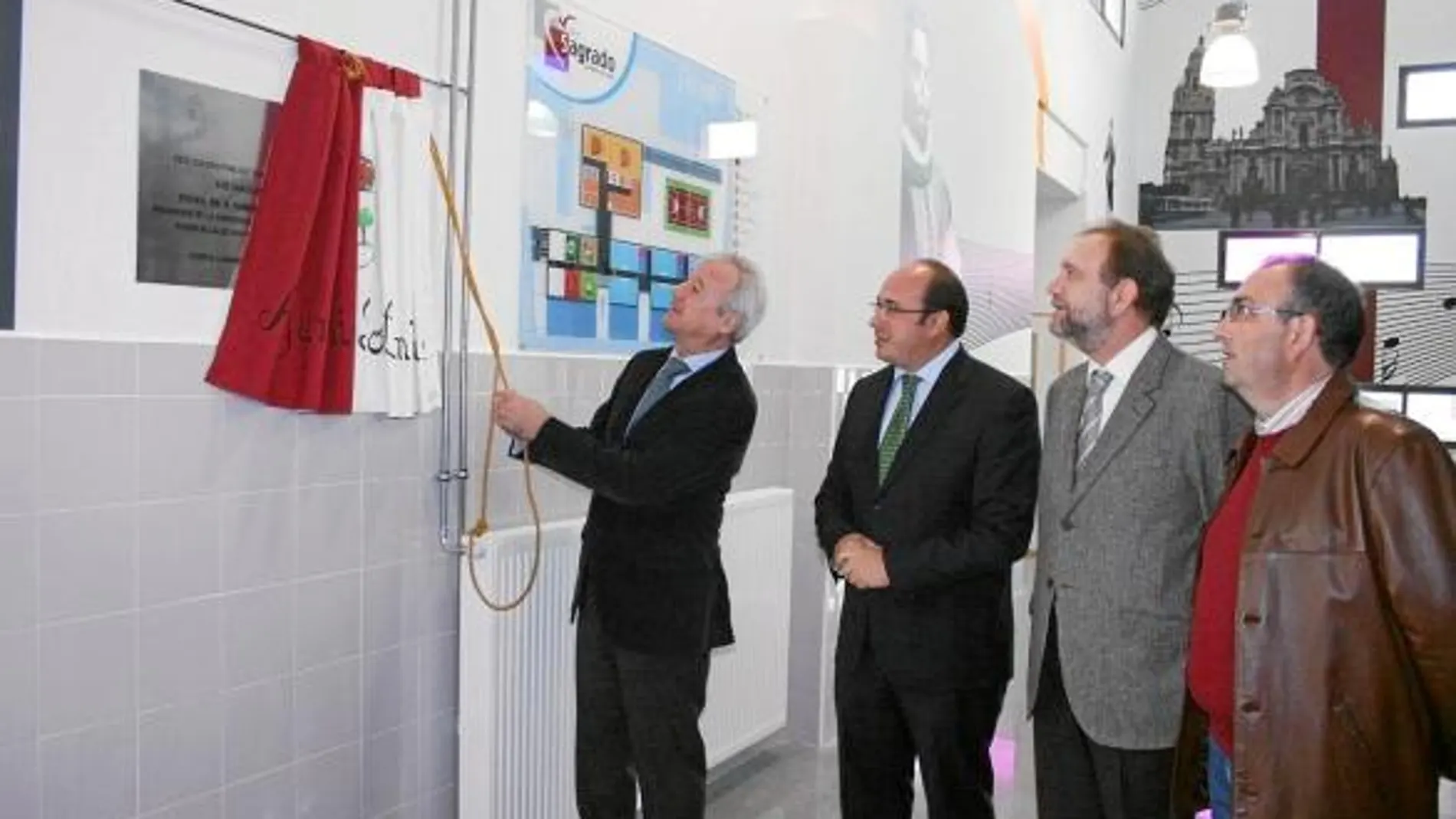 Valcárcel inauguró el colegio «Sagrado Corazón» del Puerto, tras la celebración del Consejo de Gobierno