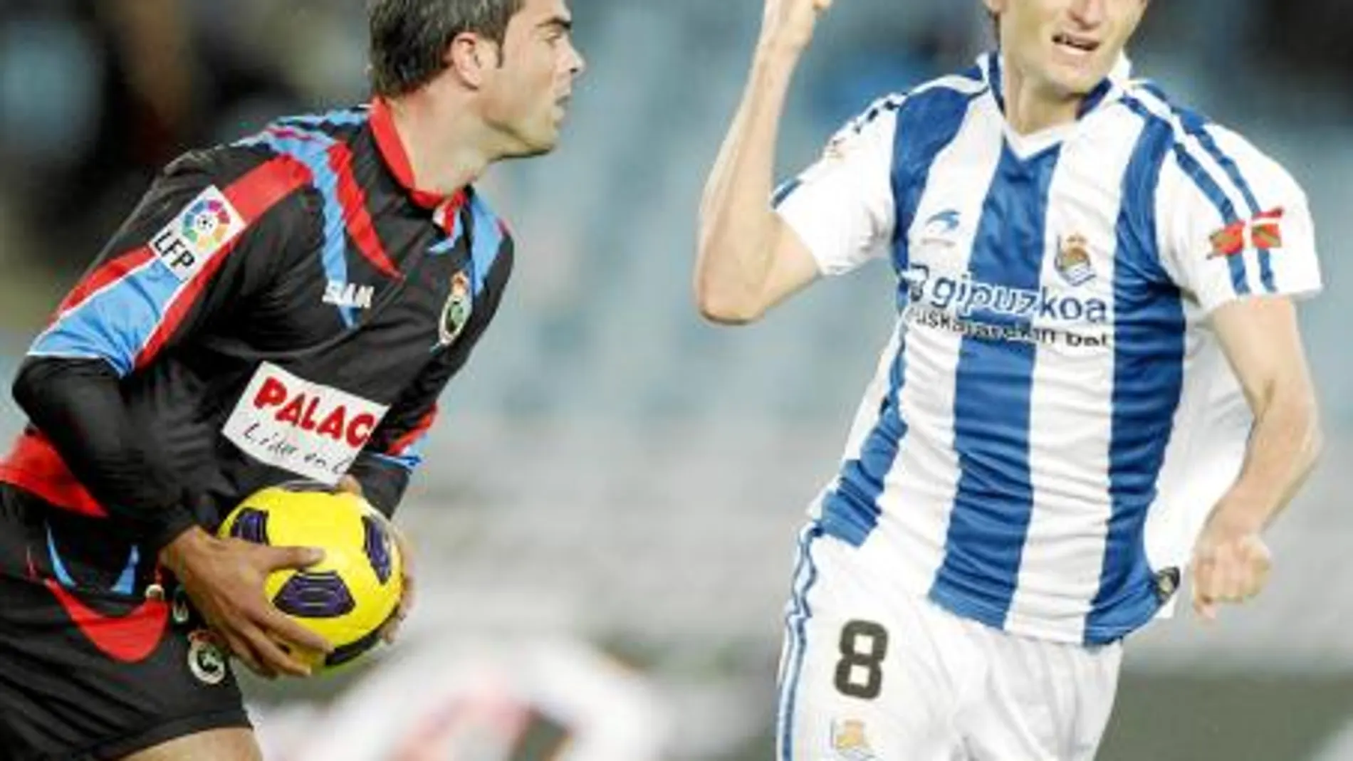 Joseba Llorente decidió el partido para la Real