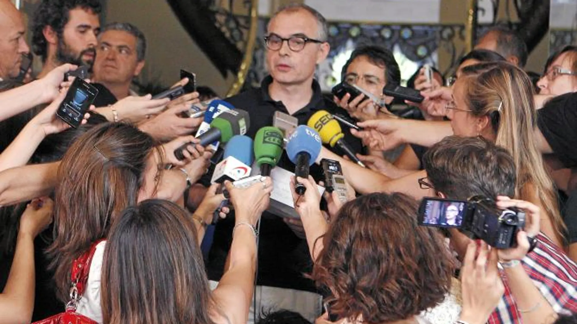 El fin de Bautista. Sabino Méndez anunció ante la Prensa la renuncia del ya ex presidente