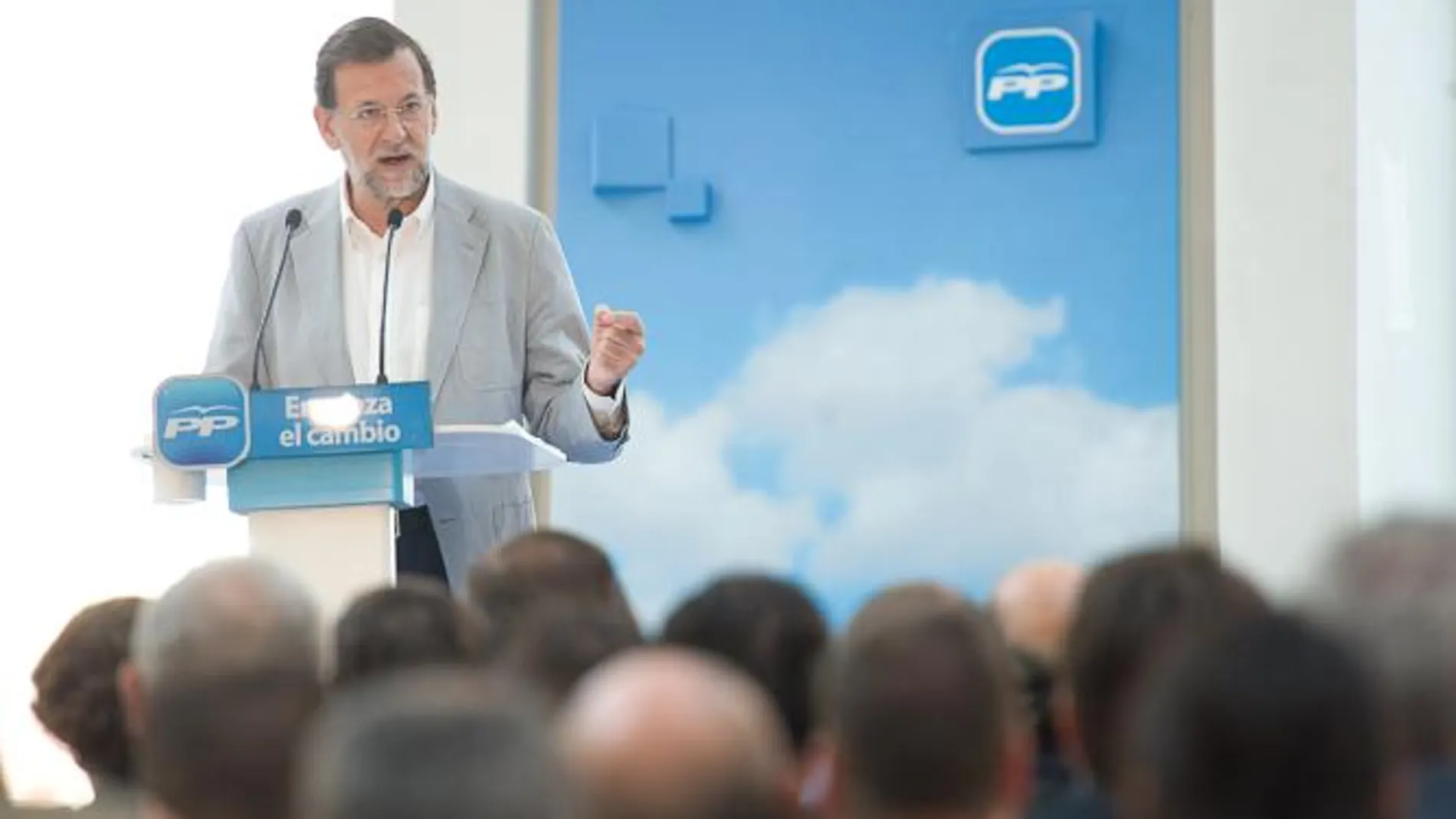 Rajoy se compromete con las víctimas a negar concesiones a ETA y a sus presos