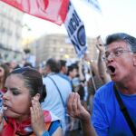 LA FOTO QUE DA LA VUELTA AL MUNDO: Publicaciones en inglés, francés y español están difundiendo por todo el mundo esta escena del pasado día 17 en Sol. Muchos «laicoborrokos» no eran jovenzuelos inmaduros