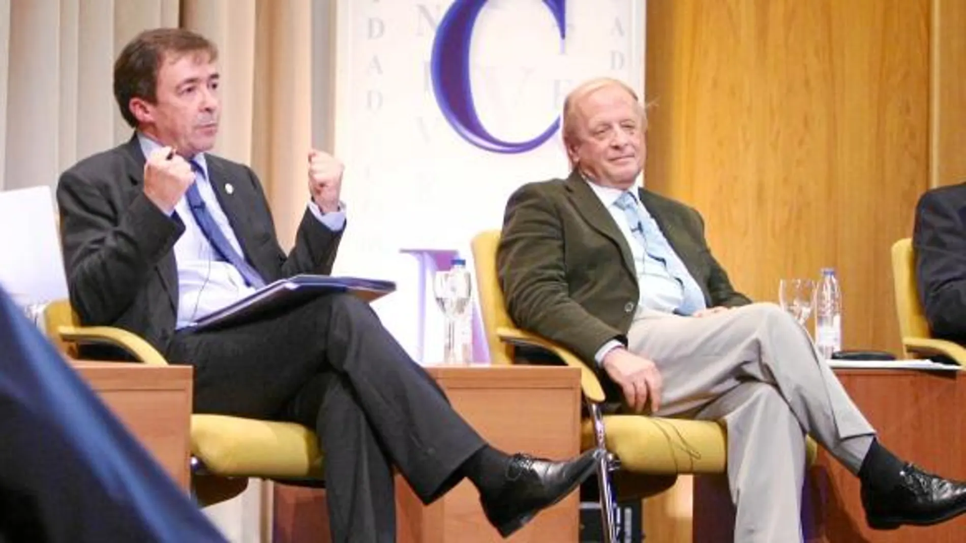 Carrillo e Iturmendi, los dos candidatos a rector que se enfrentan en la segunda vuelta, durante el debate que mantuvieron hace dos semanas