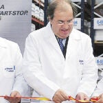 El presidente Herrera y Tomás Villanueva inauguran el espacio logístico de Johnson Controls, en Burgos