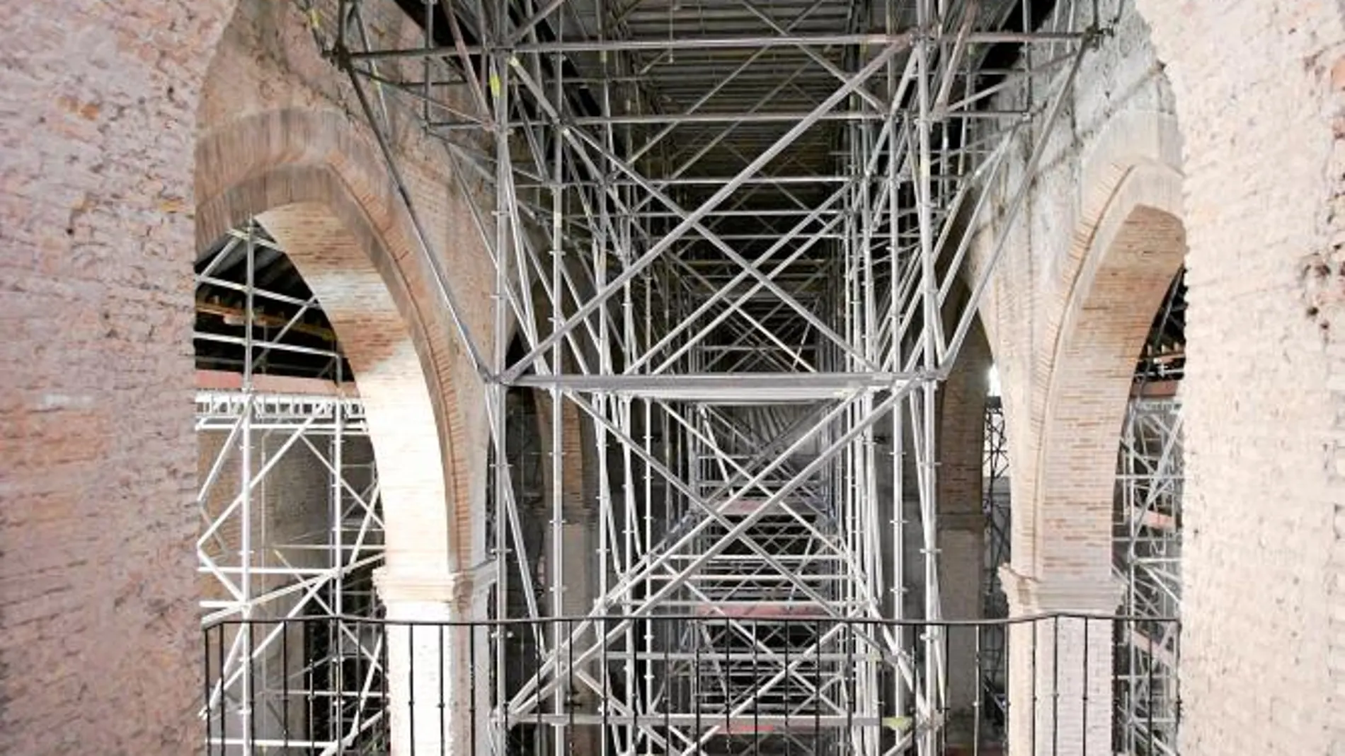 La segunda fase de la restauración se centra en rehabilitar el interior del templo mudéjar del siglo XIV