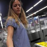 Los abonos del futuro evitarán a sus usuarios tener que introducir su billete en las canceladoras del transporte público. El dispositivo abrirá los tornos tras un simple contacto